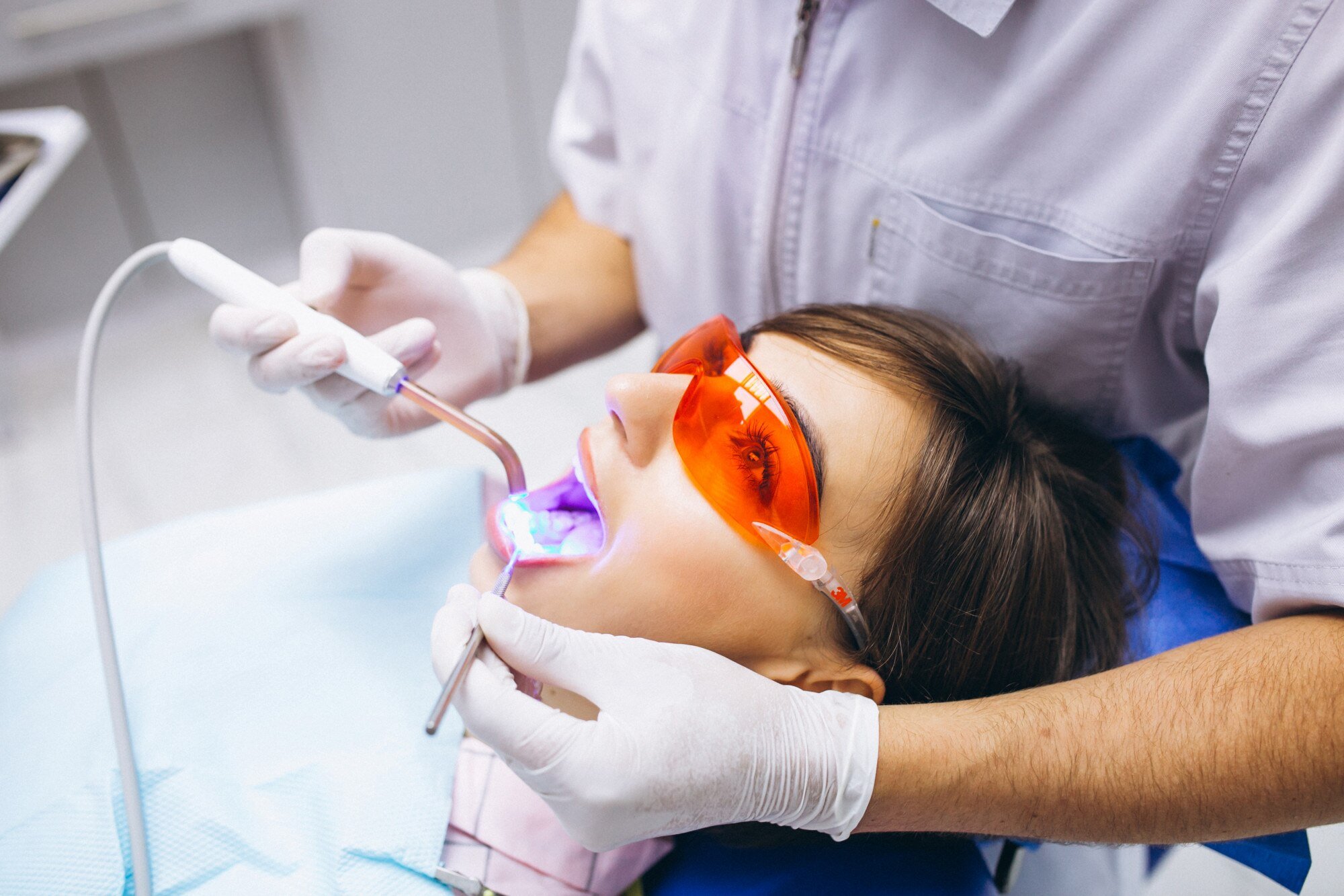 Diş Beyazlatma (Bleaching): Parlayan Gülüşlerin Sırrı